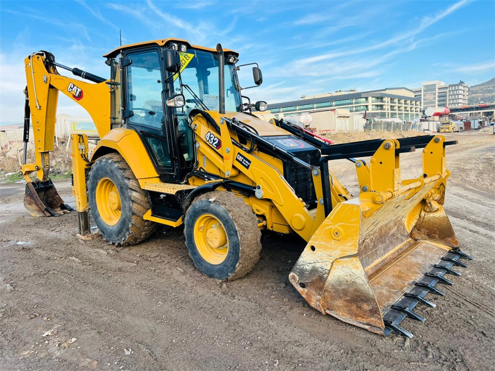 Экскаватор-погрузчик CAT 432